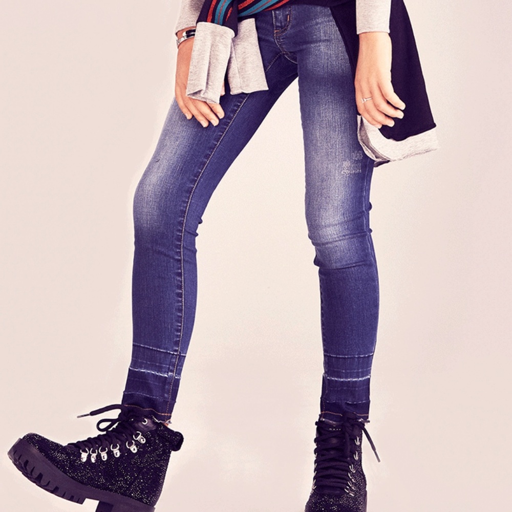 Me.N.U. Released Hem Jeans